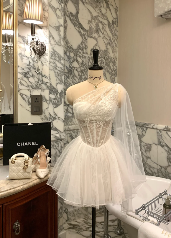 Süßes weißes Geburtstags-Kleid, schulterfreies Tüll-Kleid für Party, A-Linien Hoco-Kleid DP06206
