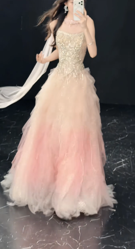 Elegantes rosafarbenes Ballkleid Trägerlos A-Linie Perlenbesetzter Tüll Langes Abendkleid DP06214