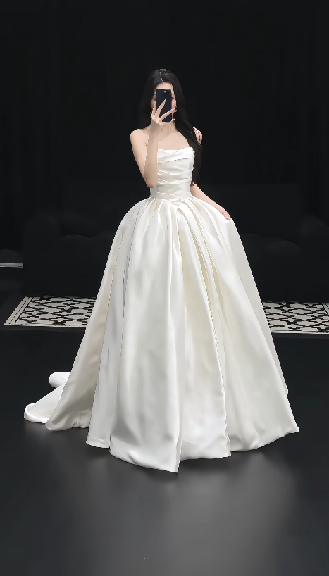 Einfaches trägerloses A-Linien Brautkleid Weißes Hochzeitskleid Satin Brautkleid DP06218