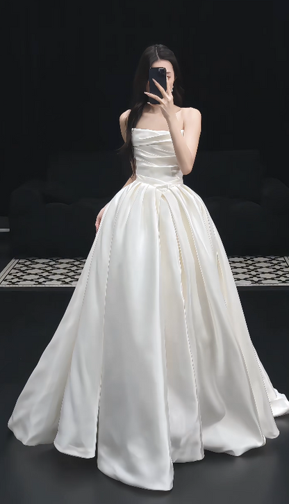 Einfaches trägerloses A-Linien Brautkleid Weißes Hochzeitskleid Satin Brautkleid DP06218