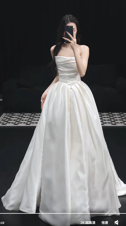 Einfaches trägerloses A-Linien Brautkleid Weißes Hochzeitskleid Satin Brautkleid DP06218