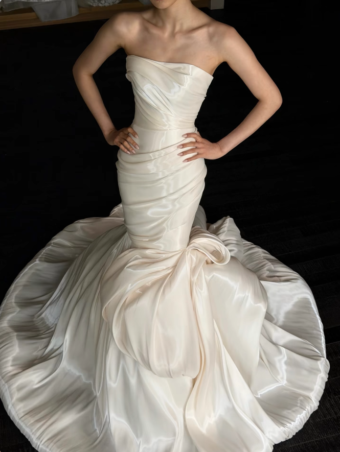 Schlichtes trägerloses Meerjungfrauen-Hochzeitskleid Weißes Brautkleid Tüll-Brautkleid DP06219