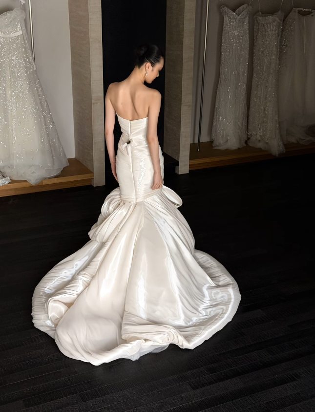 Schlichtes trägerloses Meerjungfrauen-Hochzeitskleid Weißes Brautkleid Tüll-Brautkleid DP06219