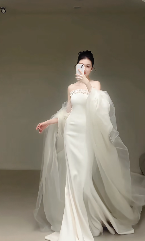 Einfaches trägerloses figurbetontes Brautkleid Weißes Brautkleid Chiffon-Brautkleid DP06223
