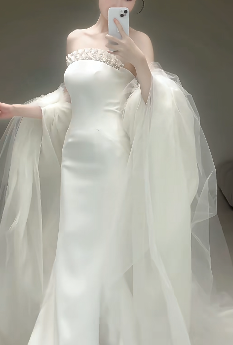 Einfaches trägerloses figurbetontes Brautkleid Weißes Brautkleid Chiffon-Brautkleid DP06223
