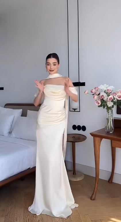 Robe de soirée chic en satin champagne avec épaules dénudées, coupe fourreau, robe de bal, robe de cérémonie DP06253