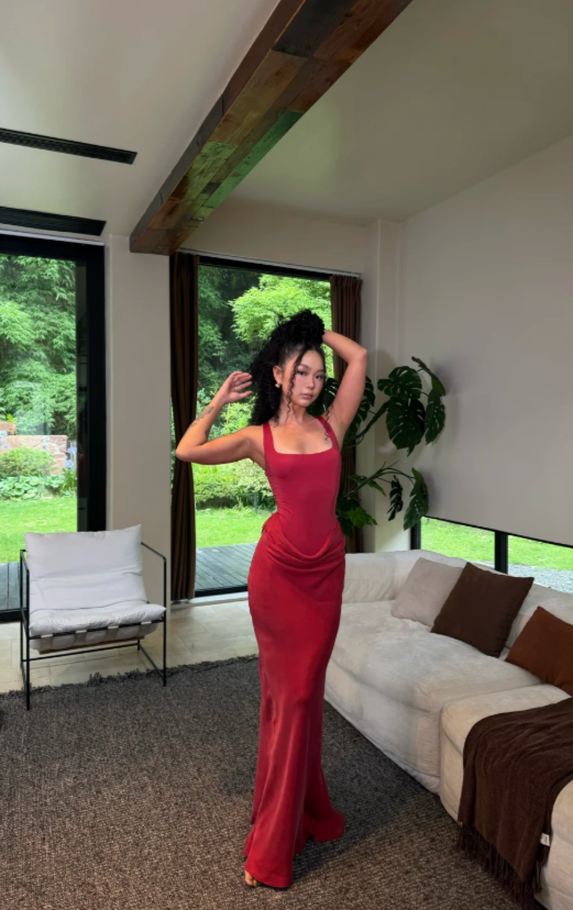Robe de Soirée Chic Bourgogne avec Bretelles Fourreau Robe de Bal en Satin Robe Formelle DP06256