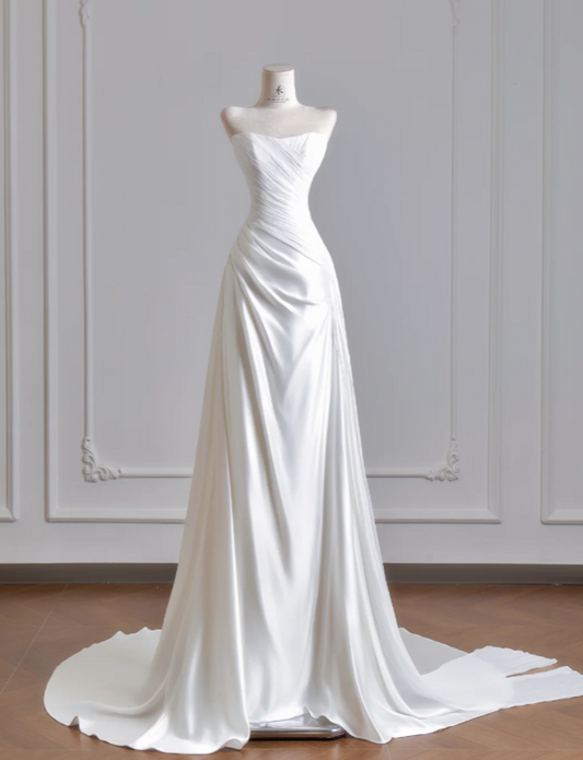 Zeitloses trägerloses Etui-Hochzeitskleid Weißes Brautkleid Satin-Brautkleid DP06296