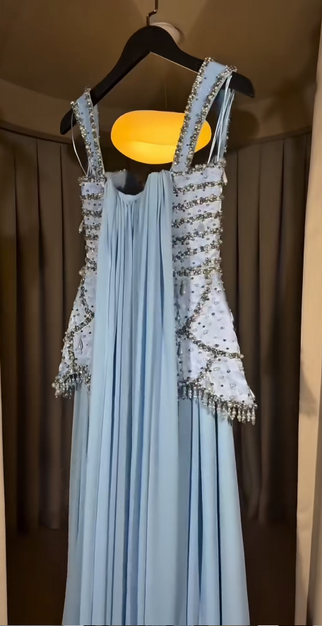 Robe de Soirée Bleue Élégante Bretelles Spaghetti Fourreau Mousseline Perles Robe de Bal DP06376
