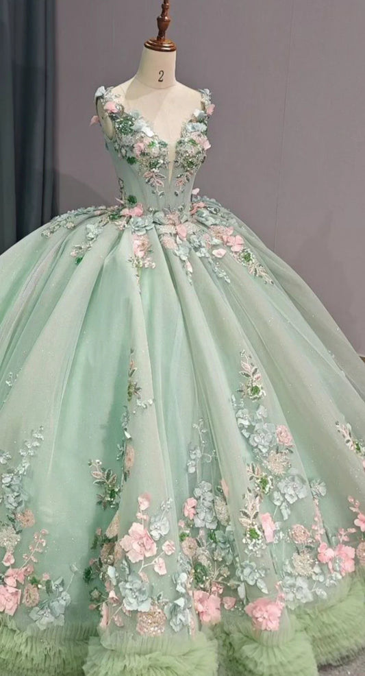 Märchenhaftes grünes Ballkleid Quinceanera Kleid V-Ausschnitt 15. Geburtstagskleid Tüll Applikation Sweet 16 Kleid DP06402