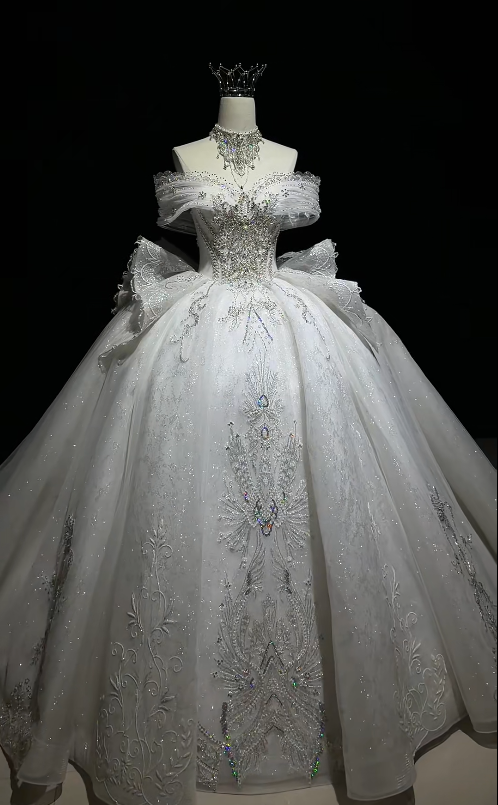 Schlichtes schulterfreies A-Linien-Hochzeitskleid Brautkleid aus Tüll Weißes ärmelloses Brautkleid DP06413