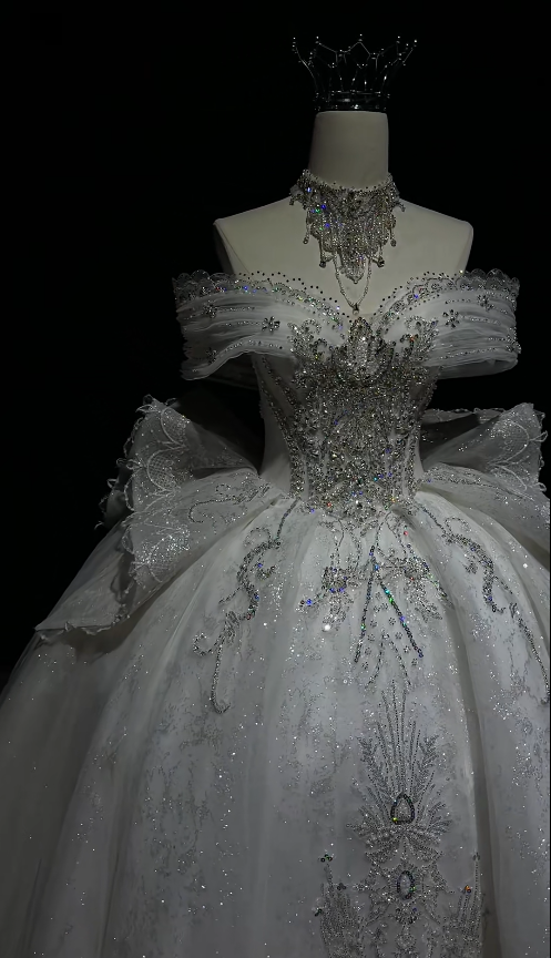 Schlichtes schulterfreies A-Linien-Hochzeitskleid Brautkleid aus Tüll Weißes ärmelloses Brautkleid DP06413