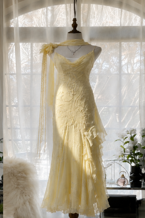 Robe de Soirée Jaune Chic avec Bretelles Robe Longue Fourreau en Mousseline Perles DP06434