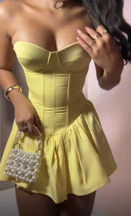 Elegantes gelbes kurzes Ballkleid Trägerloses A-Linien-Geburtstagskleid Chiffon Hoco Kleid DP06438