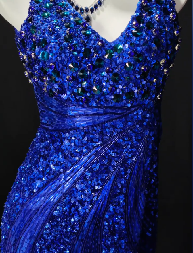 Élégante Robe de Bal Bleue Col en V Fourreau Satin Perlé Robe de Soirée Longue DP06460