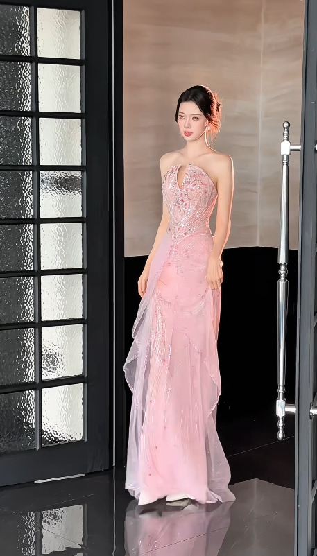 Elegantes rosa Ballkleid, trägerlos, Scheide, Perlenstickerei, Tüll, langes Abendkleid DP06462