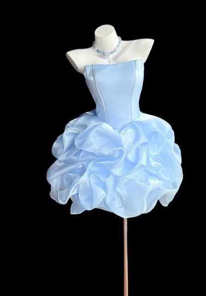 Hübsches blaues kurzes Homecoming-Kleid, trägerloses A-Linien-Geburtstagskleid, Chiffon-Partykleid DP06473