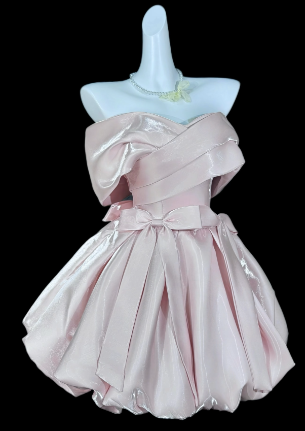 Hübsches kurzes rosafarbenes Homecoming-Kleid mit Trägern A-Linien-Geburtstagskleid Satin-Partykleid DP06476