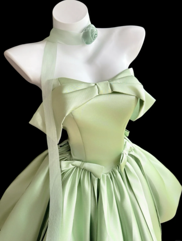 Kurzes Homecoming-Kleid von Pretty Green, schulterfrei, A-Linie, Geburtstags-Kleid, Satin-Partykleid DP06482