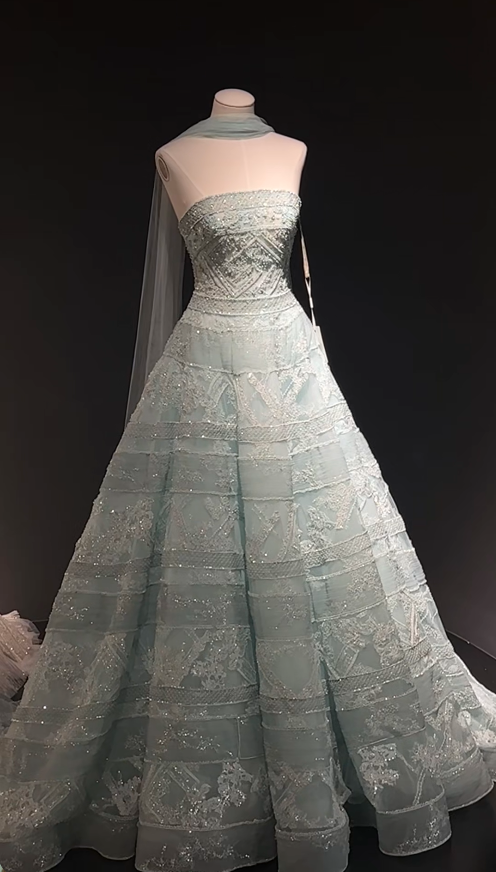 Elegantes hellblaues Ballkleid A-Linie Tüll Perlen langes Abendkleid DP06507