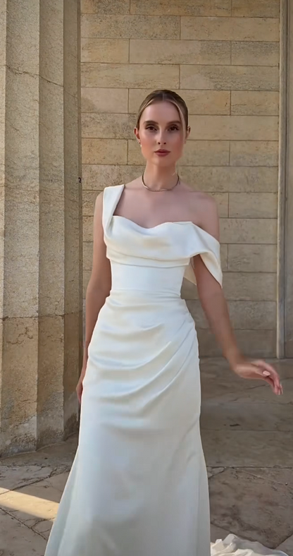 Robe de mariée fourreau simple à épaules dénudées en satin blanc DP06548