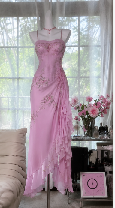 Wunderschönes pinkfarbenes Ballkleid Träger Scheide Perlen Chiffon Langes Abendkleid DP06556