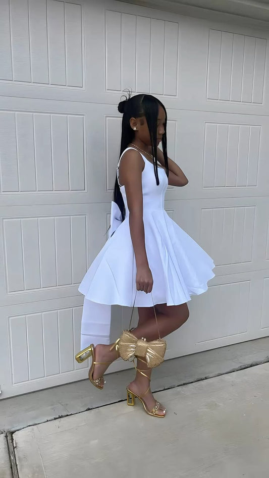Schickes weißes kurzes Homecoming-Kleid A-Linie Satin Geburtstagskleid DP06621