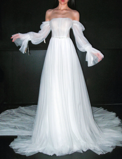 Elegantes, weißes Etui-Brautkleid aus Tüll für die Braut DP06626