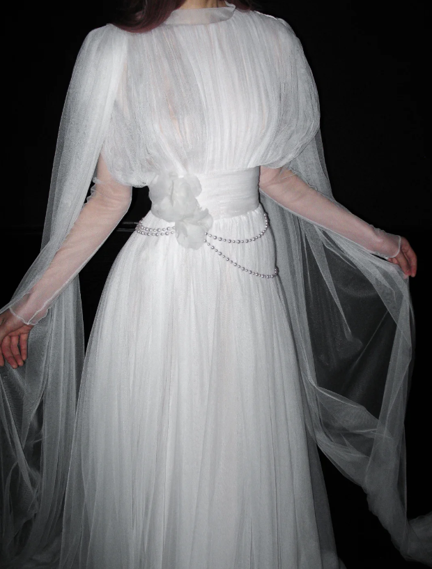 Elegantes, weißes Etui-Brautkleid aus Tüll für die Braut DP06626