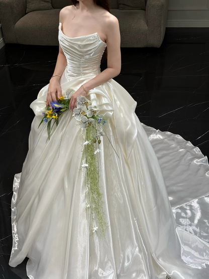 Elegantes weißes A-Linien Satin-Hochzeitskleid für die Braut DP06634