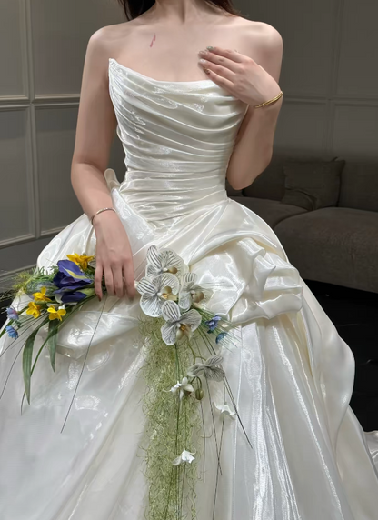 Elegantes weißes A-Linien Satin-Hochzeitskleid für die Braut DP06634