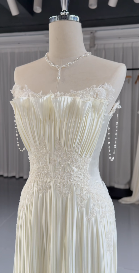 Elegantes, weißes Satin-Brautkleid in A-Linie für die Braut DP06635
