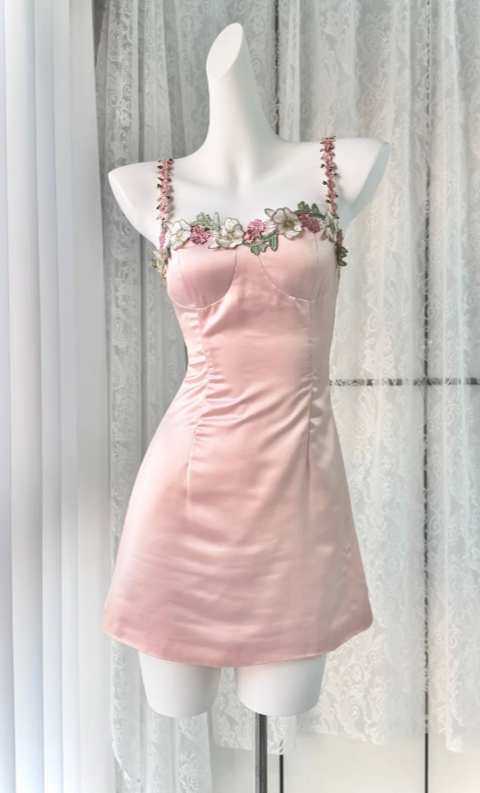 Elegantes kurzes, rosa Heimkehrkleid aus Satin, Etuikleid, 16. Geburtstagskleid DP06654
