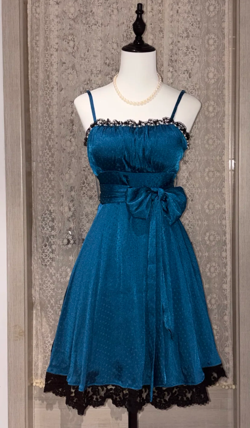 Elegantes kurzes blaues Homecoming-Kleid Satin-Scheiden-Geburtstagskleid DP06667