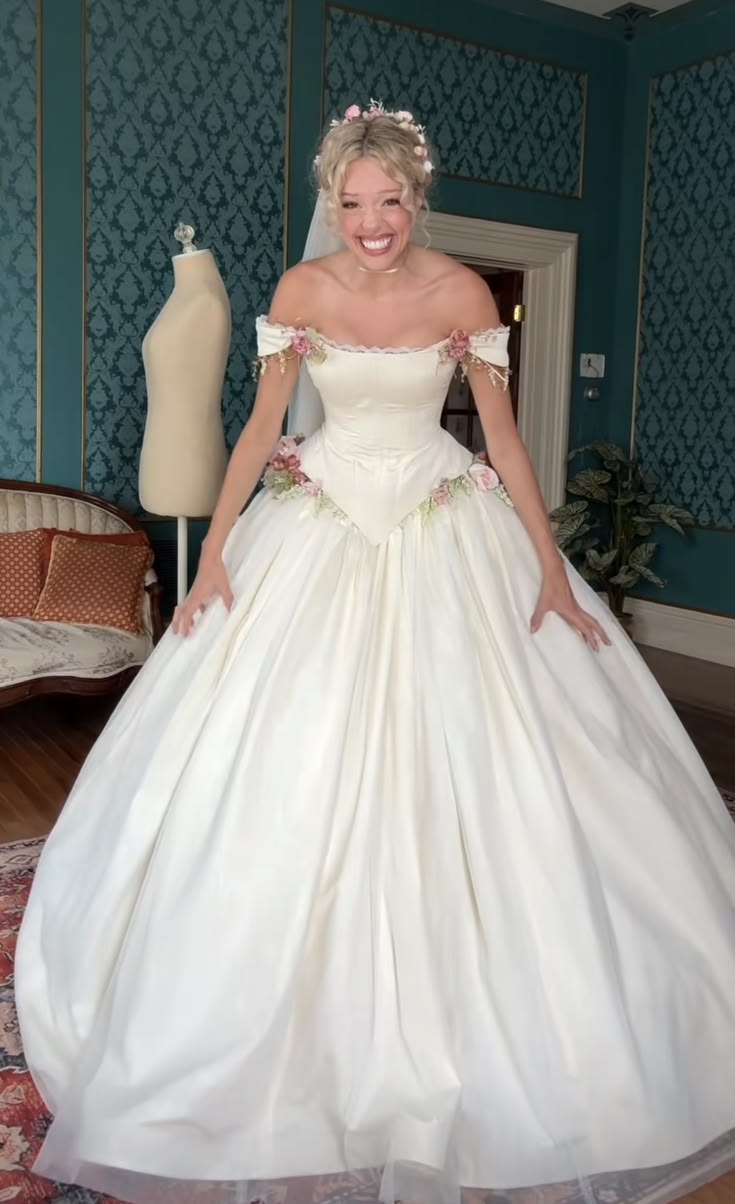 Chic White Bridal Gown A-Line Tulle Wedding Dress DP06836