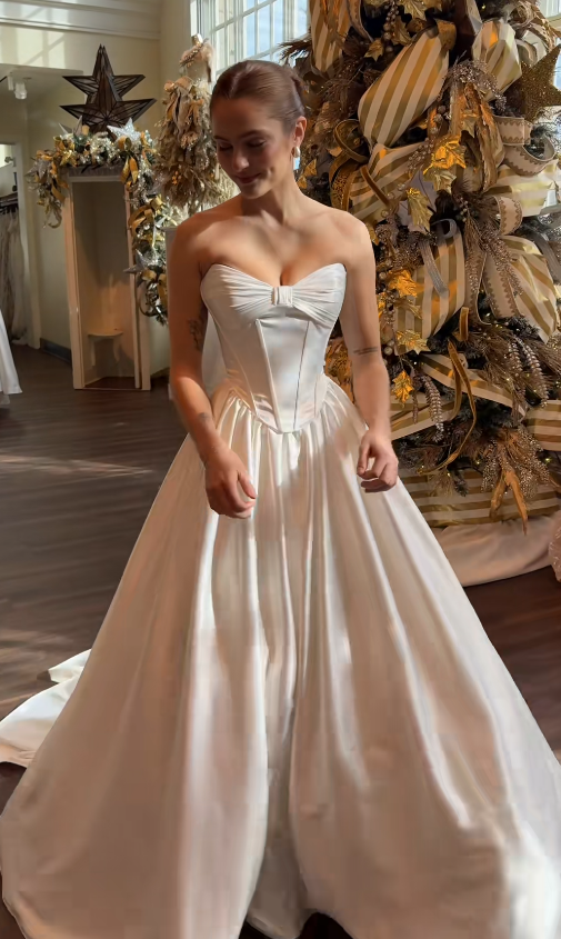 Simple A-Line Birdal Gown White  Wedding Dress DP06876