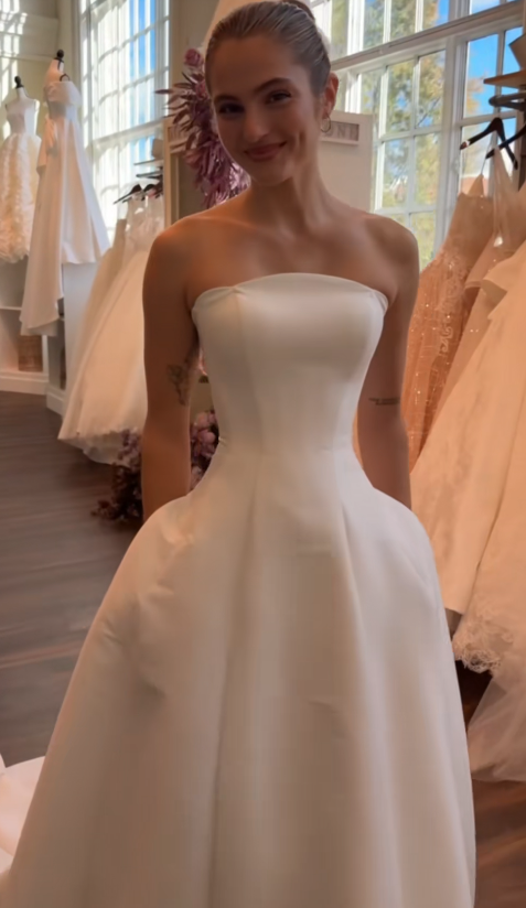 Simple A-Line Birdal Gown White Wedding Dress DP06882