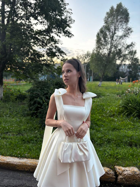 Hübsches weißes A-Linien Satin-Kurz-Heimkehrkleid DP06976