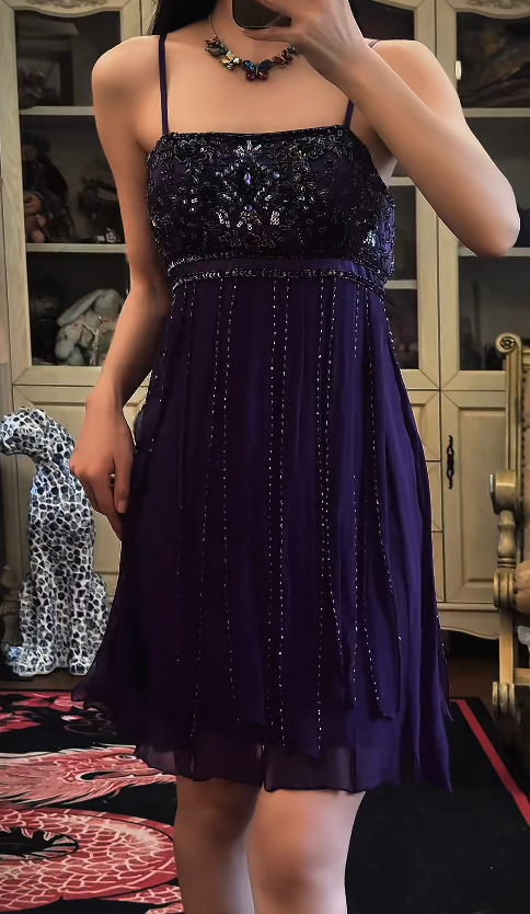 Robe Courte de Soirée Chic Violette Fourreau en Mousseline de Soie Perlé Robe d'Anniversaire DP07010