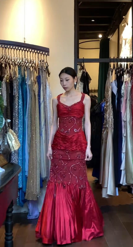 Elegantes weinrotes Ballkleid, Scheide, Satin, langes Abendkleid DP07036