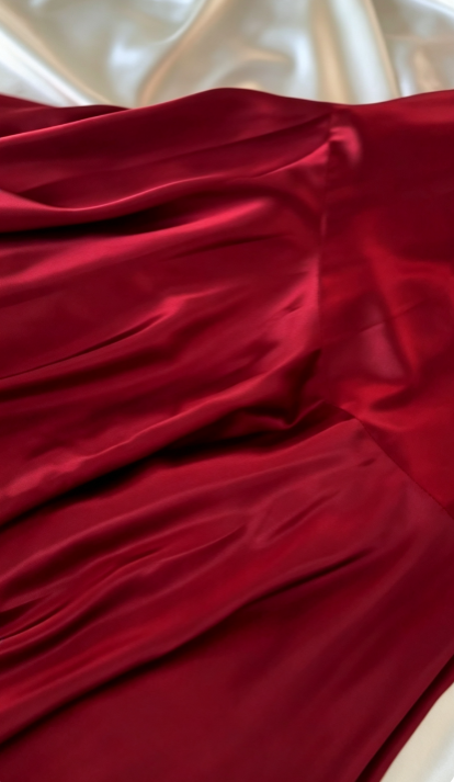 Elegantes burgunderrotes Abiballkleid aus Satin, eng anliegend, langes Abendkleid DP07038
