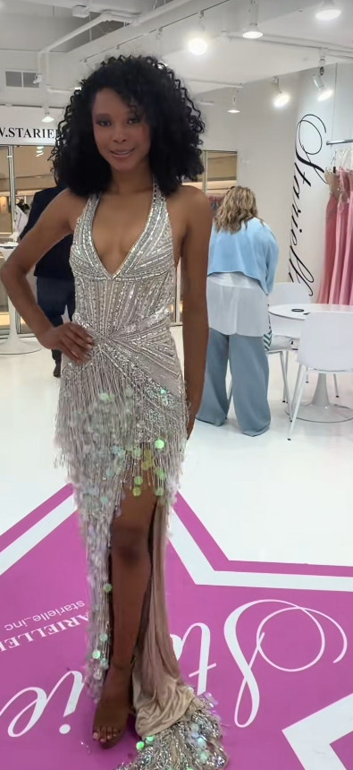 Élégante Robe de Bal Argentée Fourreau Perlé Longue Robe de Soirée DP07039