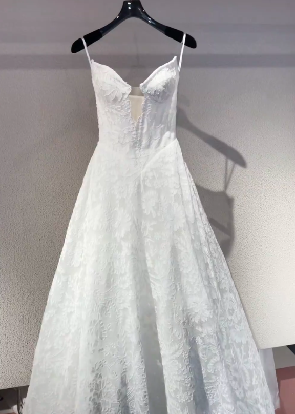 Glamours White Bridal Gown Lace A-line Wedding Dress DP07057
