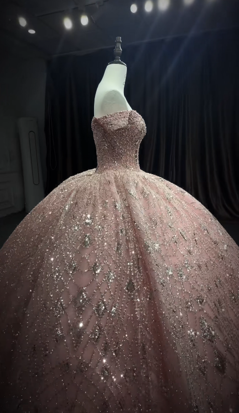 Superbe Robe de Bal Rose Quinceanera Robe en Tulle pour Doux 16 ans DP07069