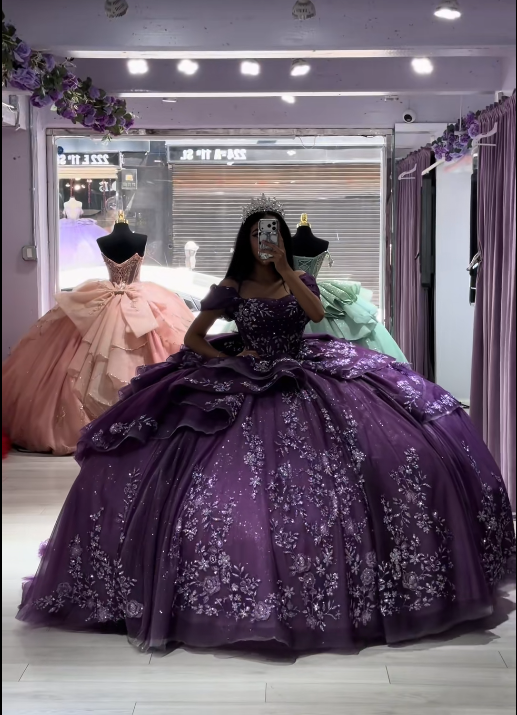 Märchenhaftes lila Ballkleid Sweet 16 Kleid Tüll-Applikationen Quinceañera-Kleid DP07078