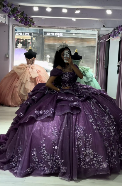 Märchenhaftes lila Ballkleid Sweet 16 Kleid Tüll-Applikationen Quinceañera-Kleid DP07078