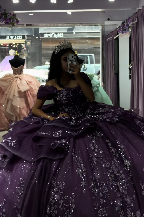 Märchenhaftes lila Ballkleid Sweet 16 Kleid Tüll-Applikationen Quinceañera-Kleid DP07078