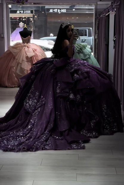 Märchenhaftes lila Ballkleid Sweet 16 Kleid Tüll-Applikationen Quinceañera-Kleid DP07078