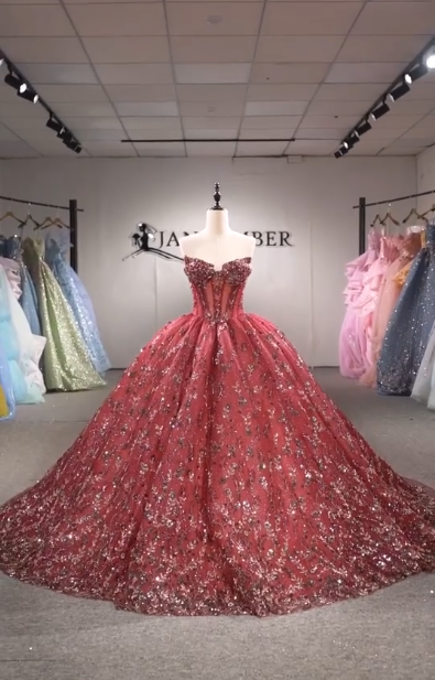 Feenhaftes rotes Ballkleid Süße 16 Tüllapplikationen Quinceañera-Kleid DP07083
