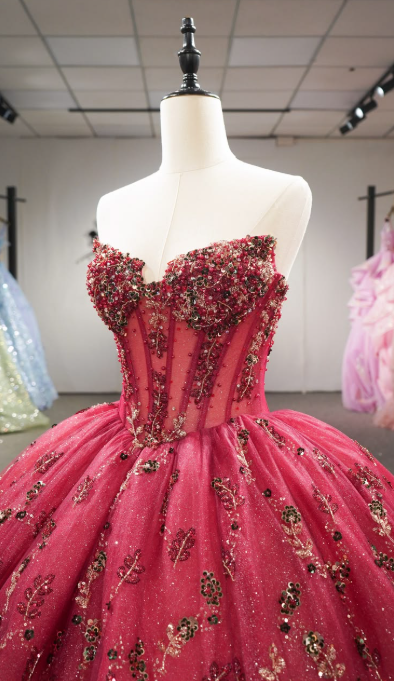 Feenhaftes rotes Ballkleid Süße 16 Tüllapplikationen Quinceañera-Kleid DP07083